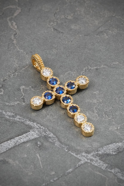 Dije con 133pts de Moissanita Azul y Blanca 4.65gr / 3.7cm / 22.8mm — Oro Amarillo