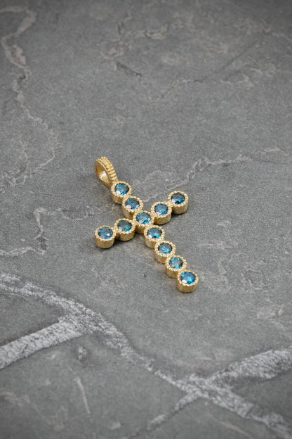 Dije con 46pts de Diamante Azul 1.25gr / 2.5cm / 15mm — Oro Amarillo