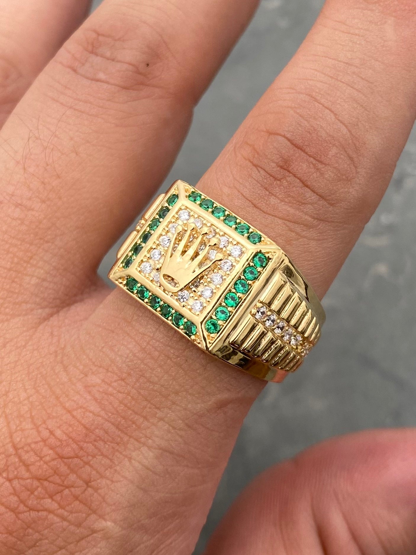 Anillo Rx con Swarovski Verde y Blanco 8.75gr / Talla 11 — Oro Amarillo