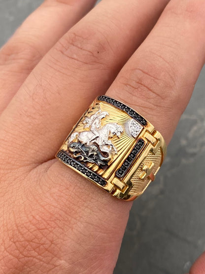Anillo Caballo con Swarovski Negro 14gr / Talla 9 1/4 — Oro Amarillo