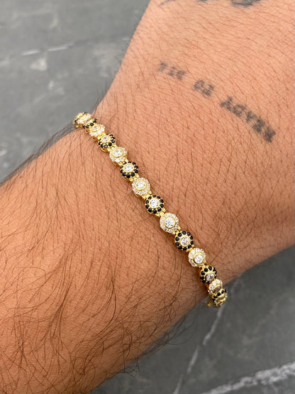 Pulso Tenis con Swarovski Negro y Blanco 10gr / 21cm / 4.4mm — Oro Amarillo
