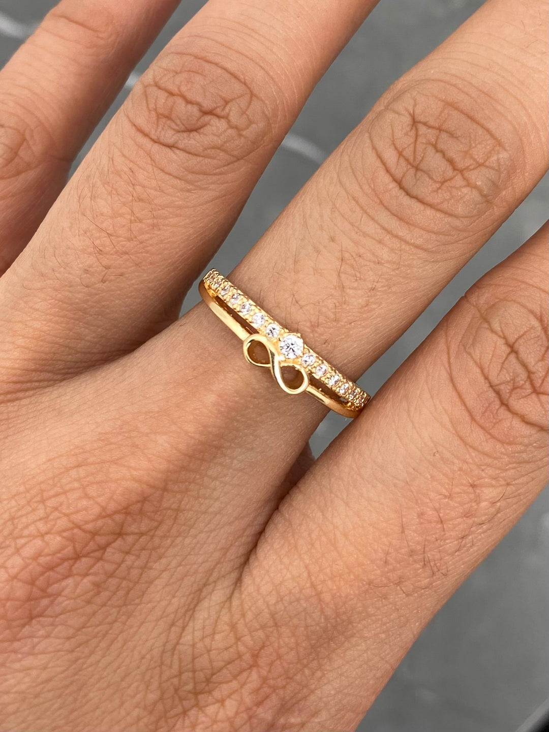 Anillo Infinito con Swarovski Blanco 2.1gr / Talla 7 — Oro Amarillo