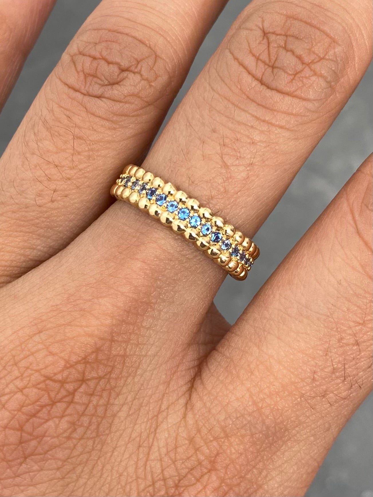 Anillo con Swarovski Azul 3.05gr / Talla 6 1/4 — Oro Amarillo