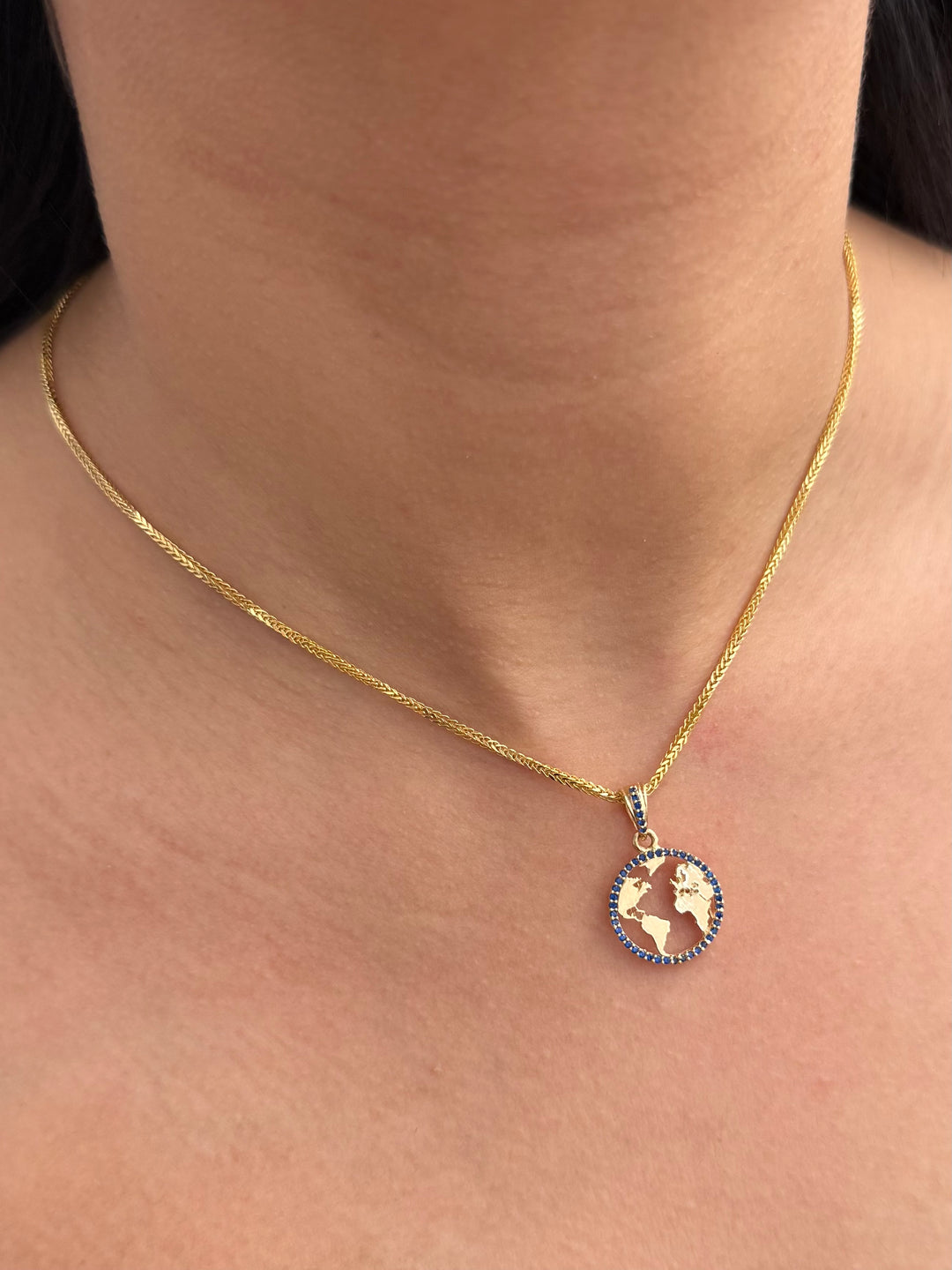 Dije Mundo 2.2gr / 2.5cm / 16.4mm — Oro Amarillo