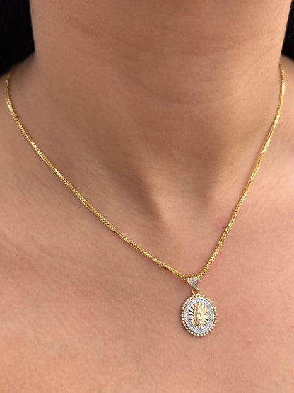 Dije Virgen de Guadalupe con Swarovski Blanco 3.3gr / 2.6cm / 15.7mm — Oro Amarillo