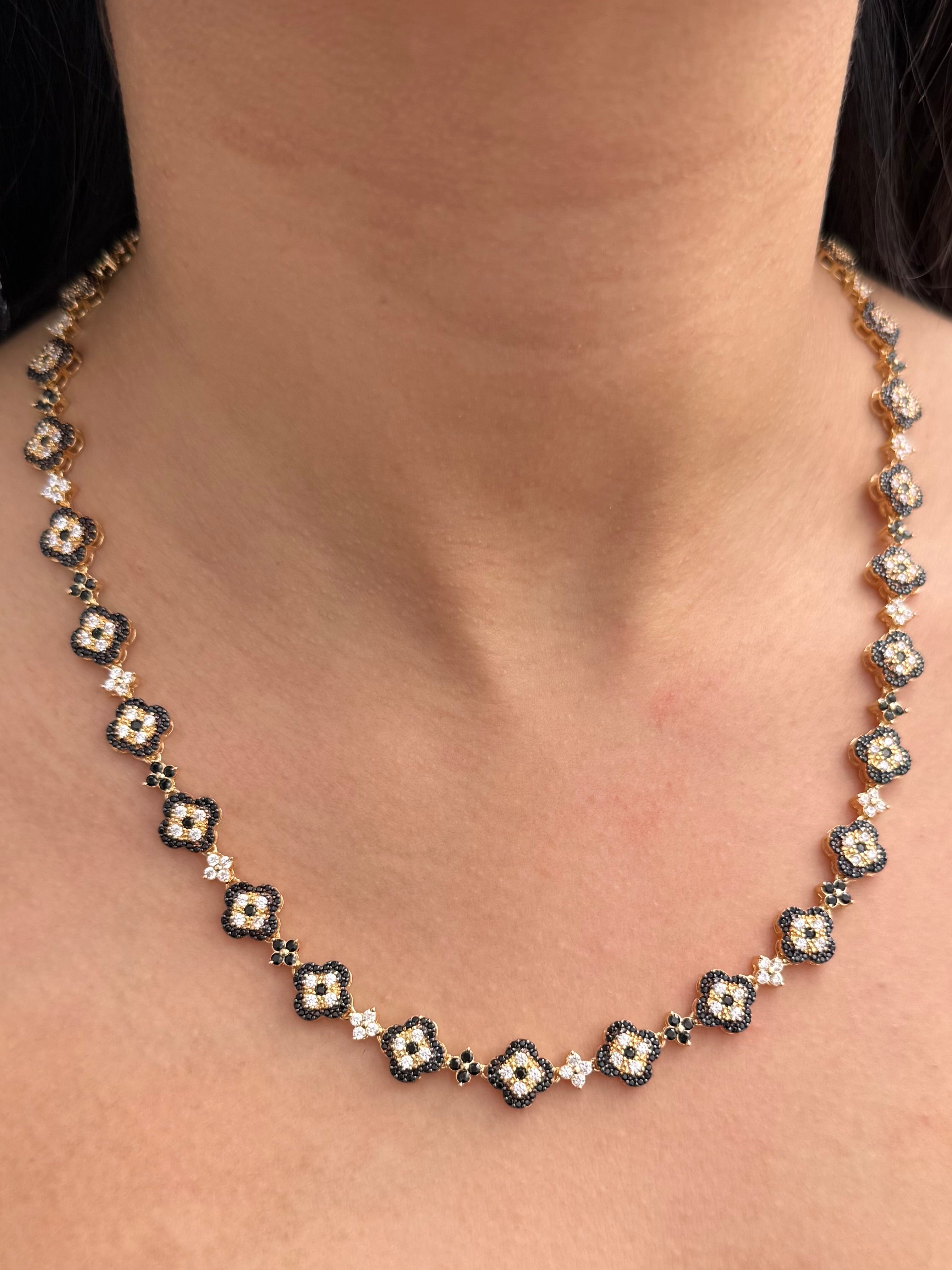 Cadena Lucky Clover con Swarovski Blanco y Negro 40.05gr / 50cm / 10mm — Oro Amarillo