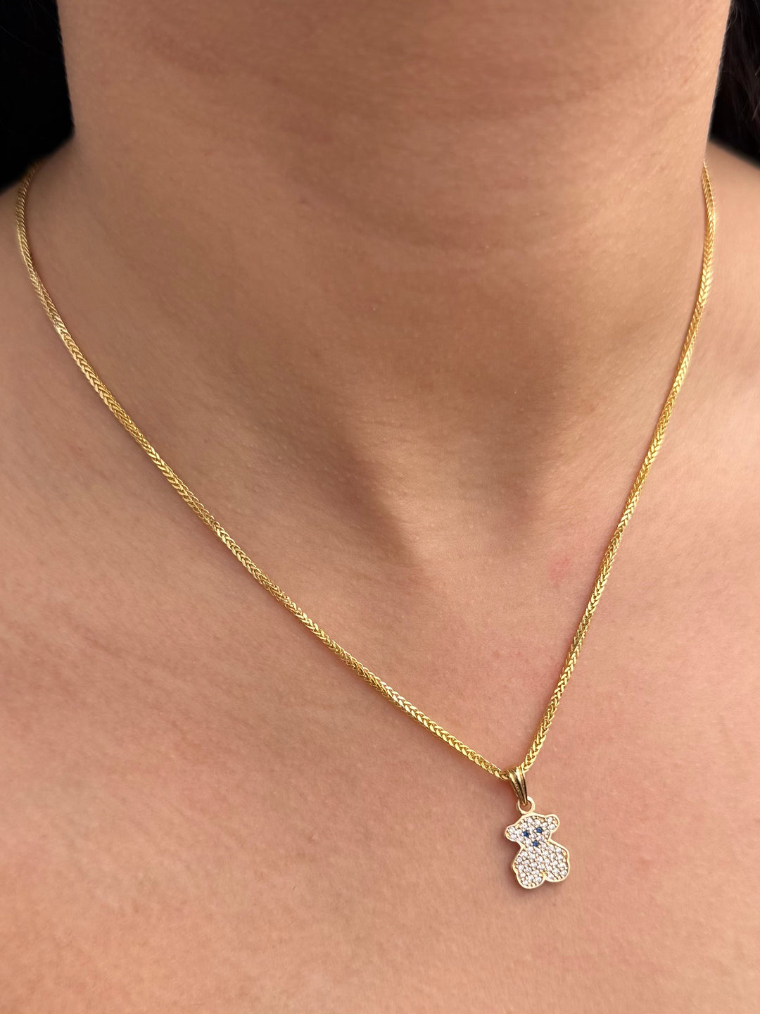 Dije Oso Th con Swarovski Blanco y Azul 1.35gr / 2cm / 9.9mm — Oro Amarillo