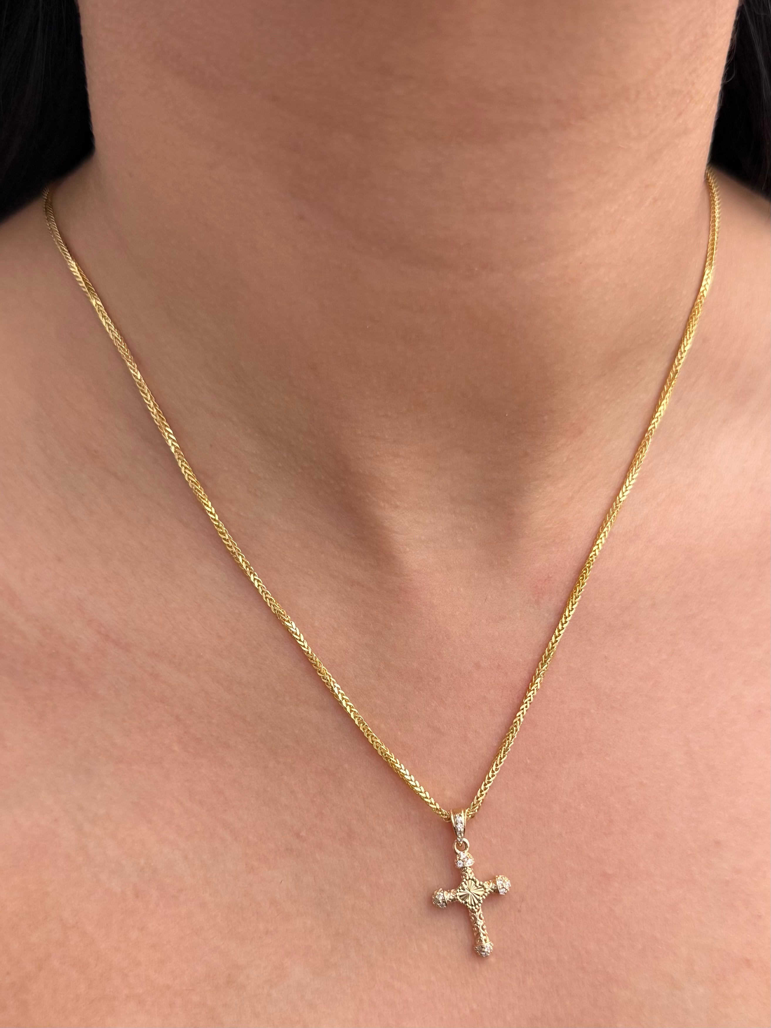 Dije Cruz Lucky Clover 1.25gr / 2.5cm / 13mm — Oro Amarillo