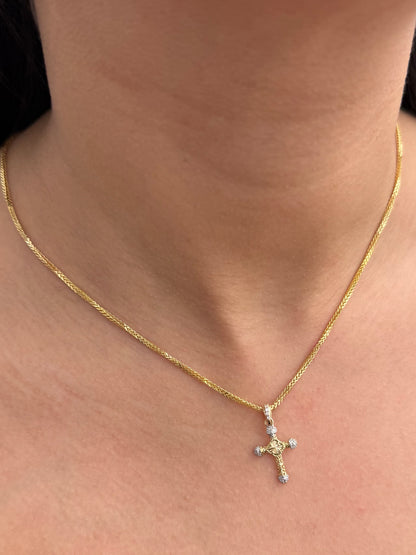 Dije Cruz Lucky Clover 1.2gr / 2.5cm / 13mm — Oro Amarillo