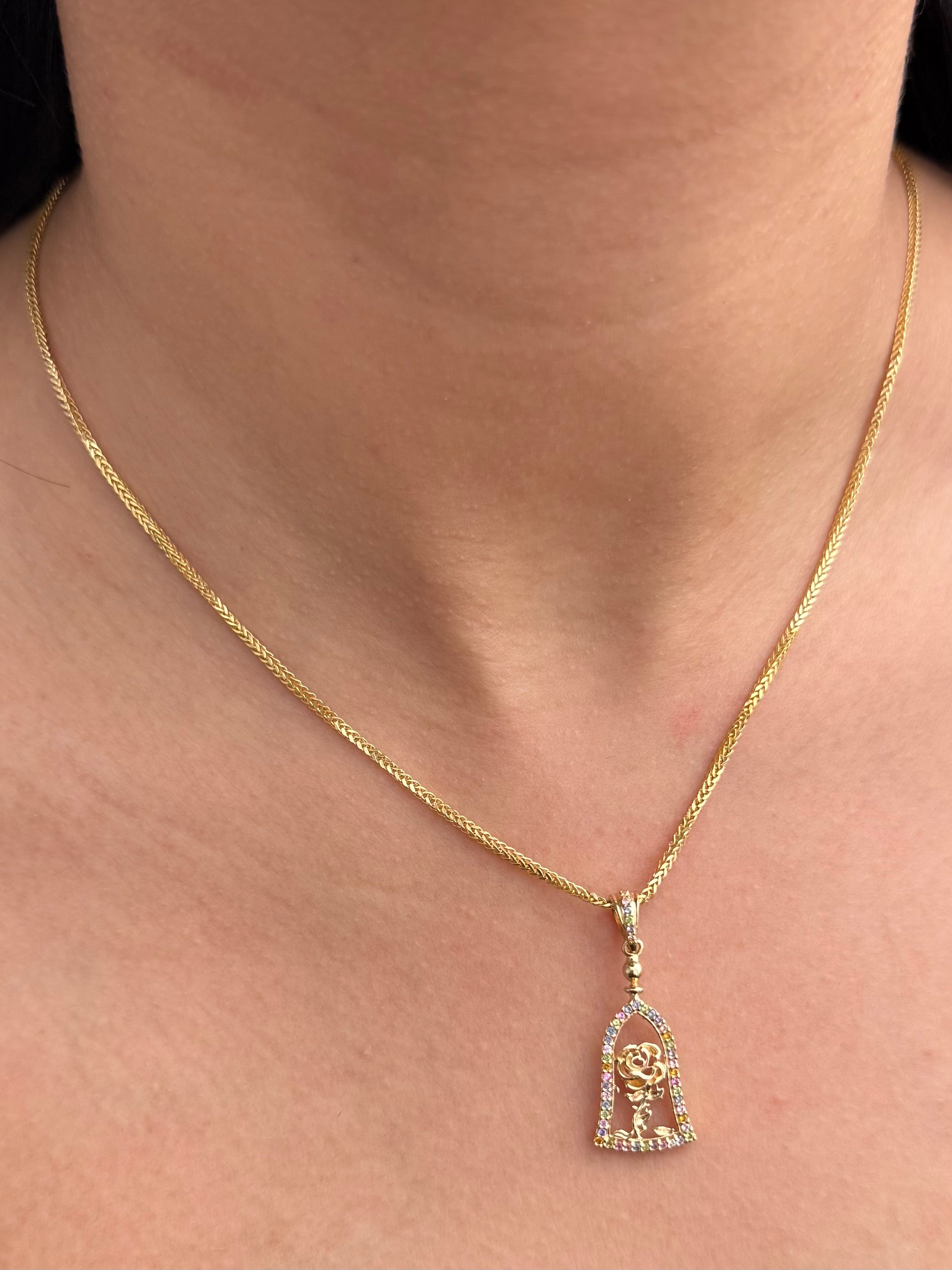Dije Rosa con Swarovski Multicolor 2.4gr / 3.3cm / 13mm — Oro Amarillo