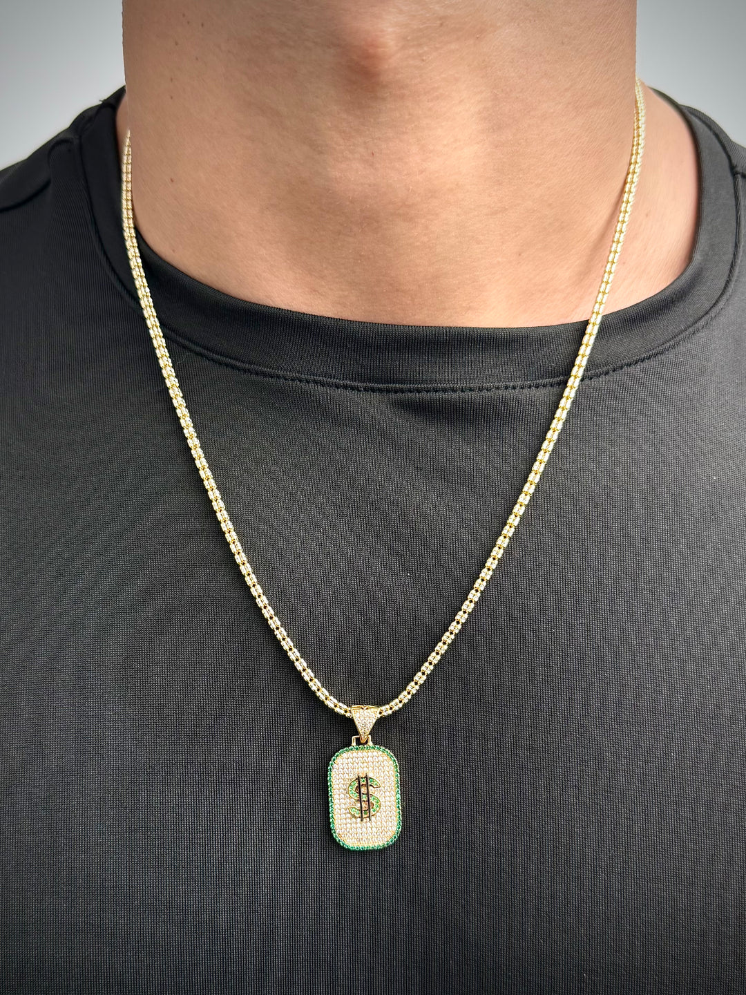 Dije Signo Peso 5.7gr / 3.4cm / 17mm — Oro Amarillo