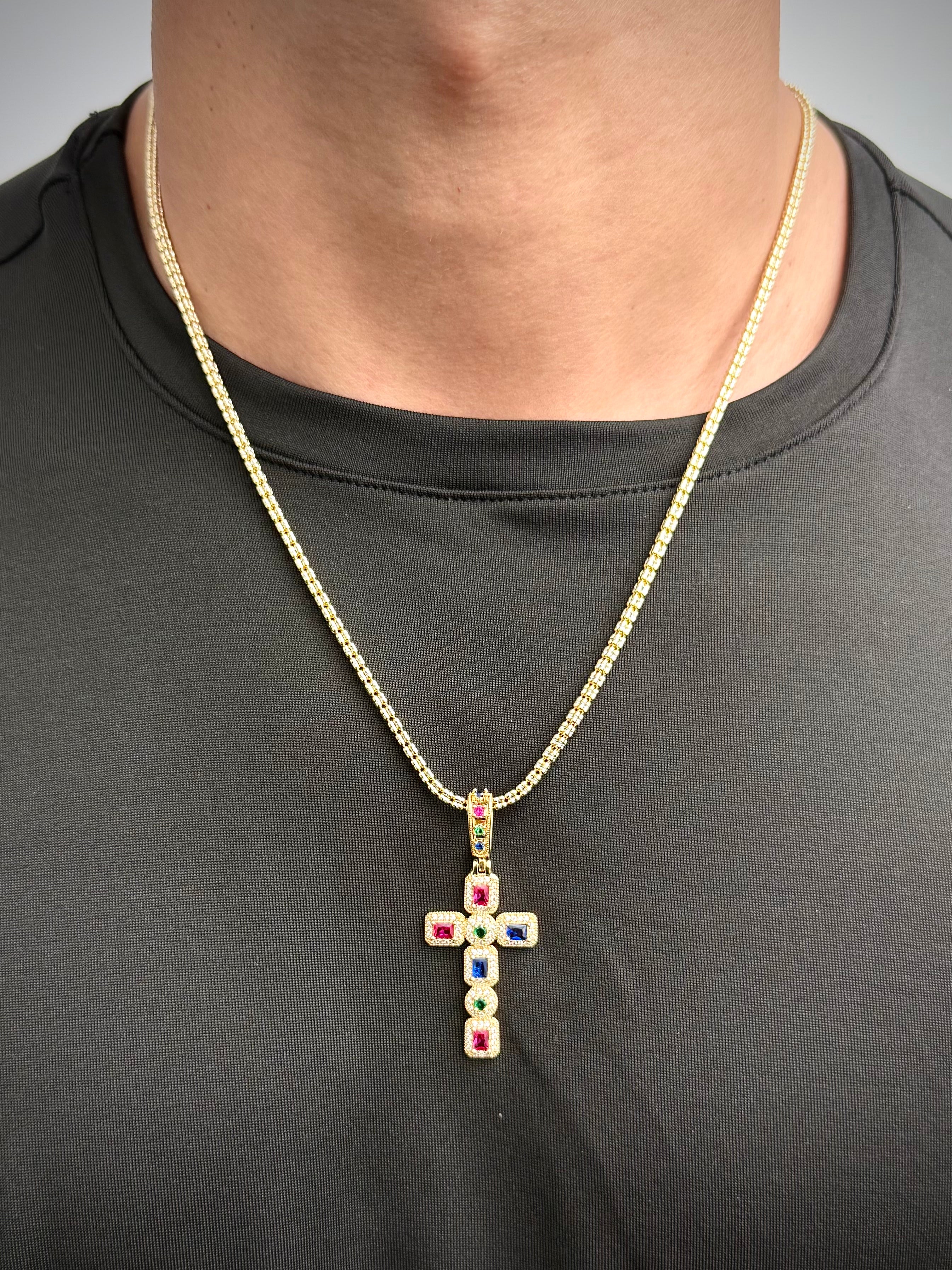 Dije Cruz con Swarovski 5.8gr / 5.2cm / 22mm — Oro Amarillo