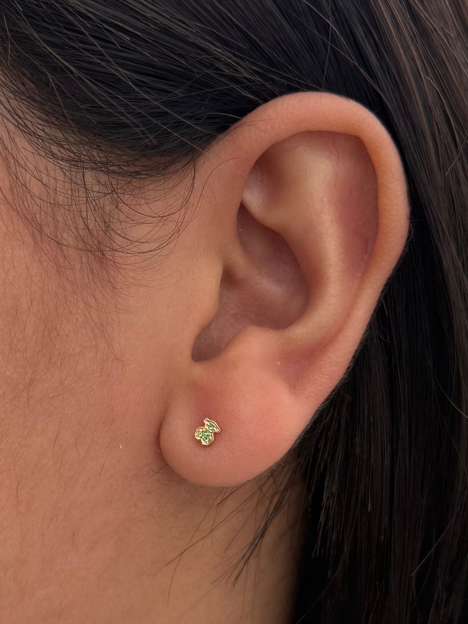 Topos Oso Th con Swarovski Verde 0.5gr / 0.3cm / 3.2mm — Oro Amarillo