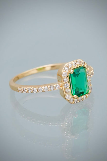Solitario con Swarovski Verde y Blanco 2.75gr / Talla 7 1/2 — Oro Amarillo