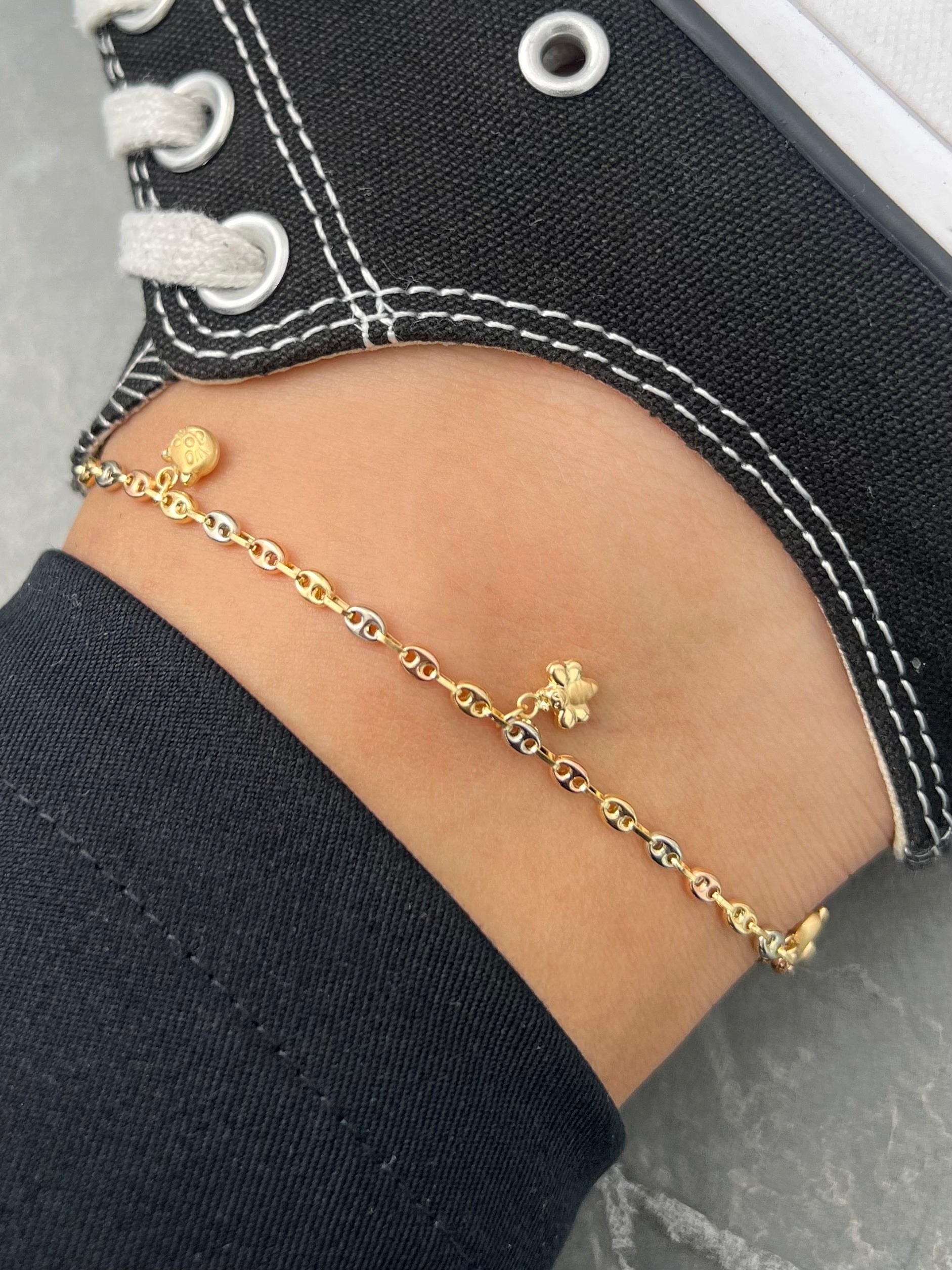 Tobillera gc con dijes 3.7gr / Largo 24cm / Tres Oros Nac B