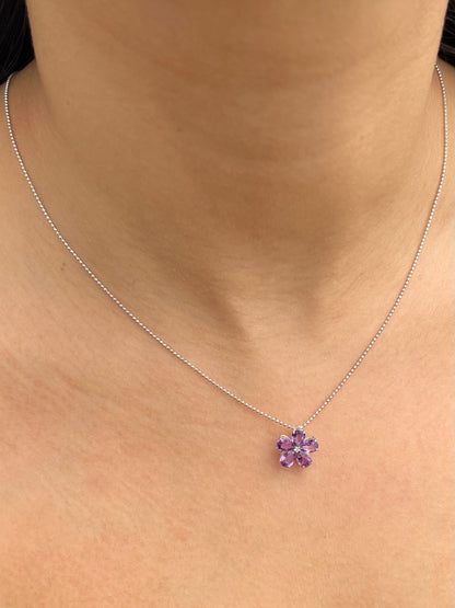 Dije flor con 239pts de zafiro y 1pto de diamante 1.5gr / Largo 1.2cm — Oro Blanco