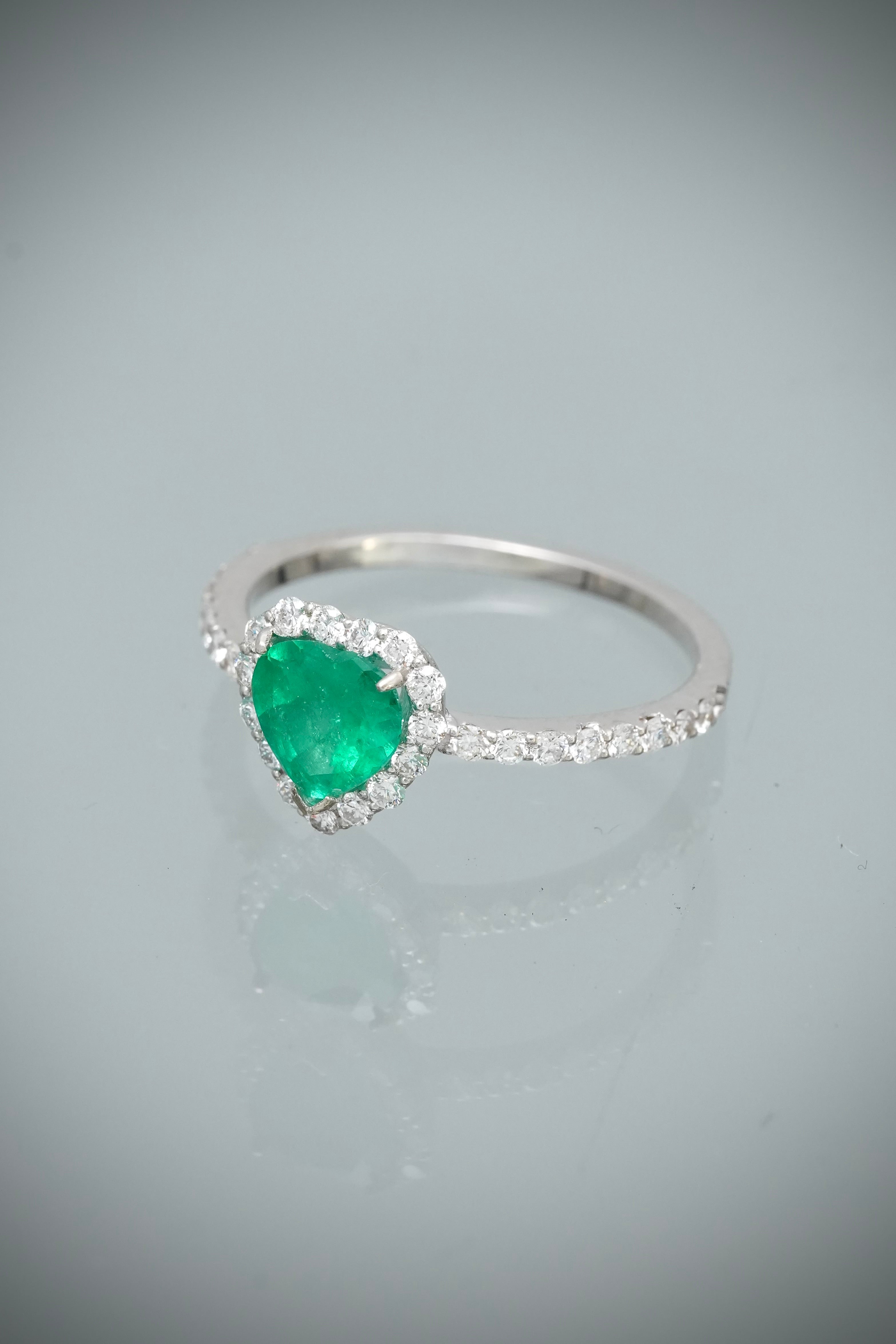 Solitario corazon con 71pts de esmeralda y 31pts de diamantes 1.7gr / TALLA 5 / Oro Blanco (Joya) M