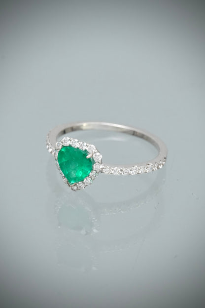 Solitario corazon con 71pts de esmeralda y 31pts de diamantes 1.7gr / TALLA 5 / Oro Blanco (Joya) M