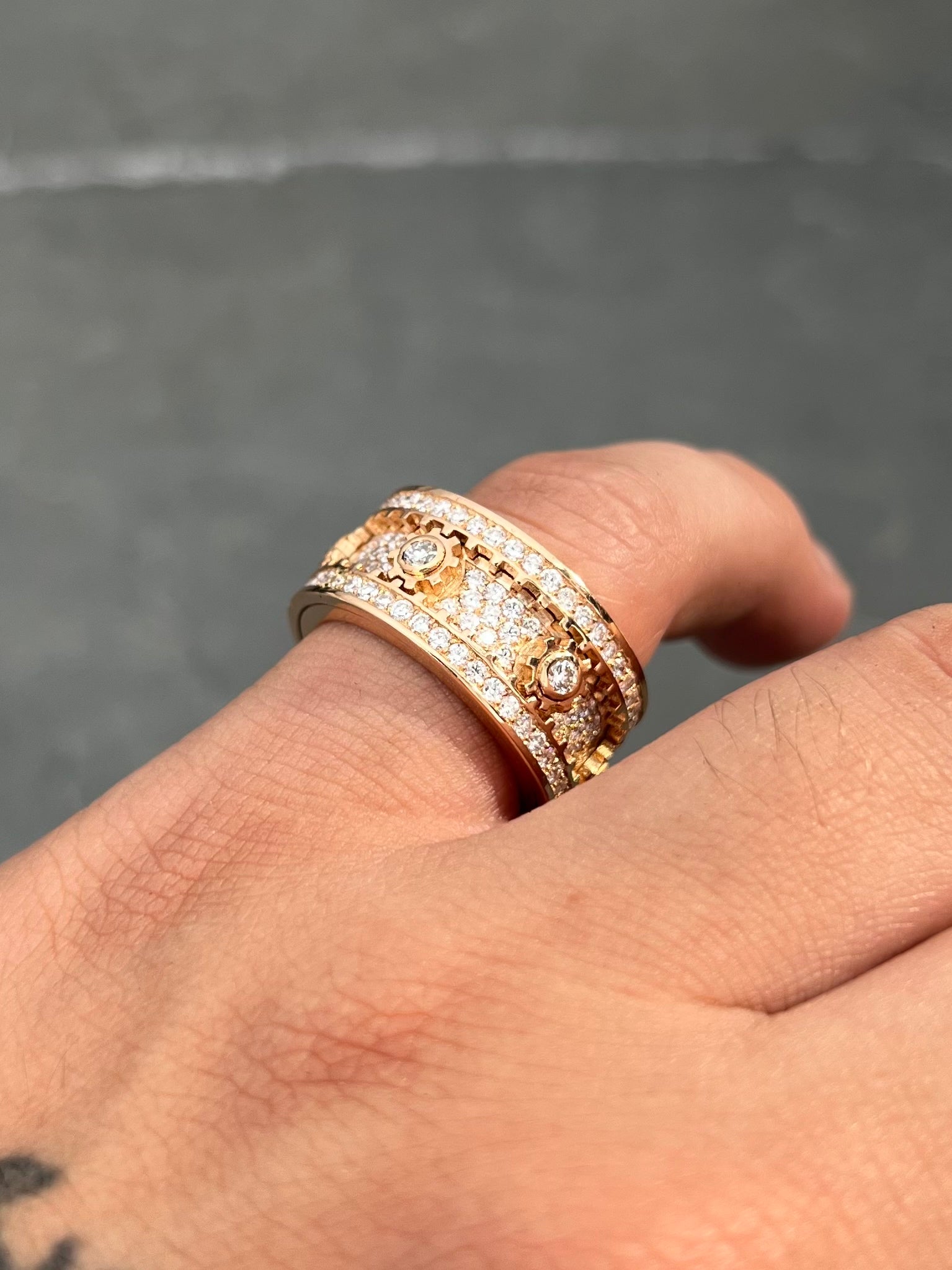 Anillo mecanico con 260pts de diamantes 17.9gr / TALLA 7 / Oro Rosado (Joya) B