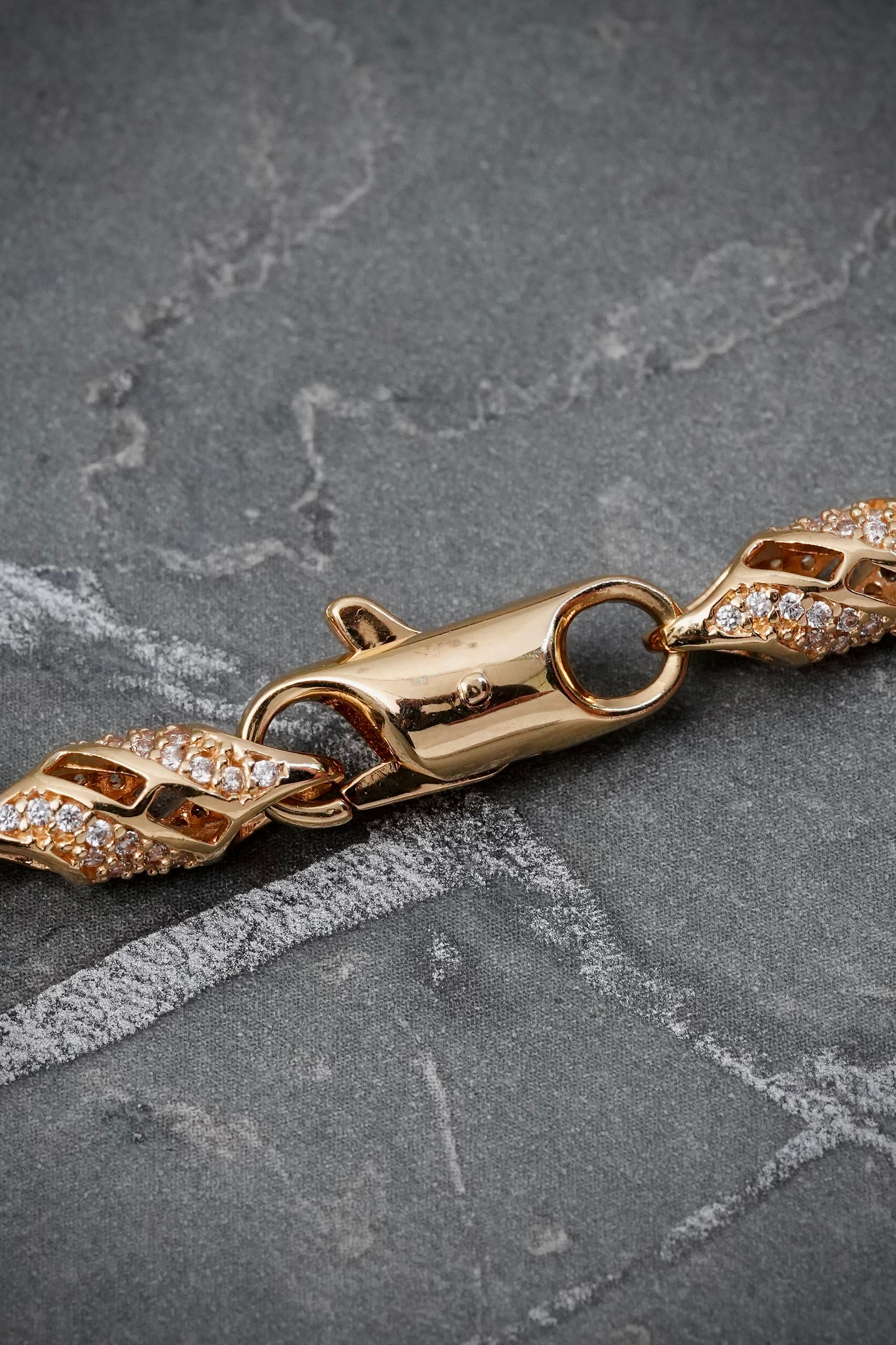 Cadena rustica con swarovski blanco y negro 57.7gr / Largo 65cm / Oro Amarillo Nac M