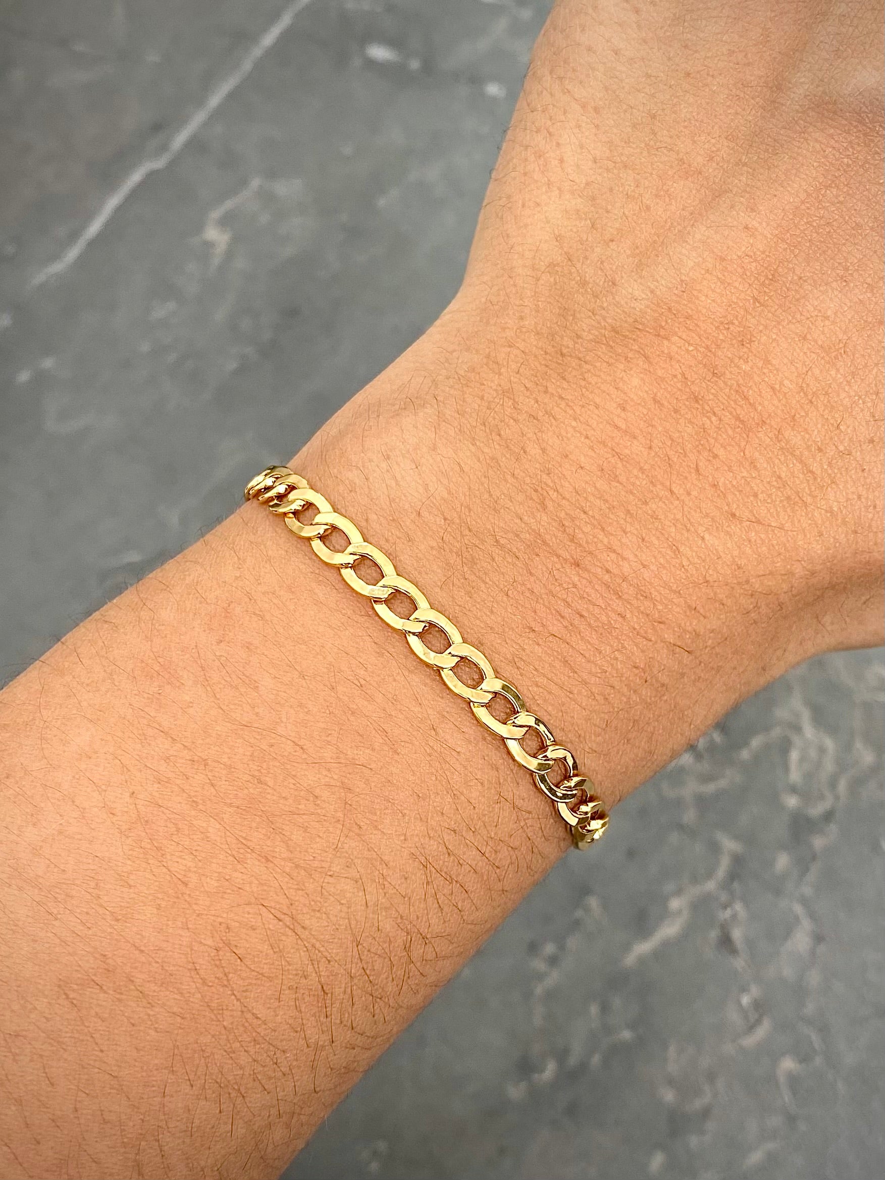 Pulso Cubano 3.9gr / 19cm / 4.8mm — Oro Amarillo