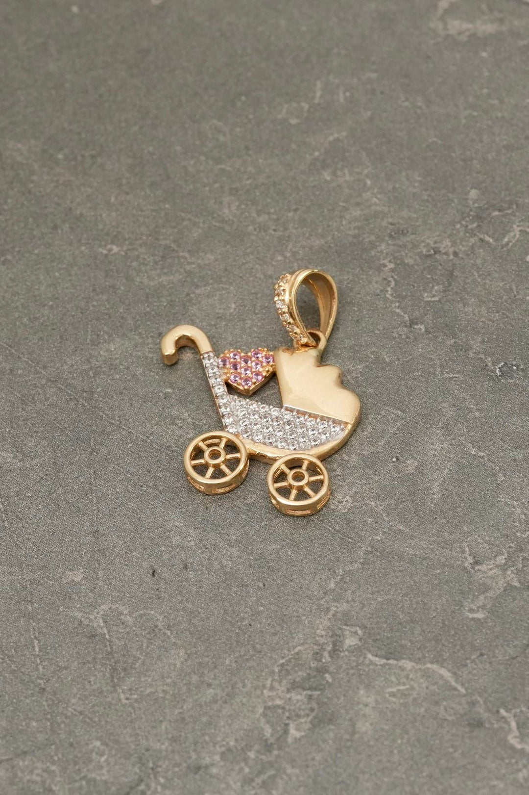 Dije coche de bebe con swarovski 2.85gr / Largo 2.5cm — Oro Amarillo