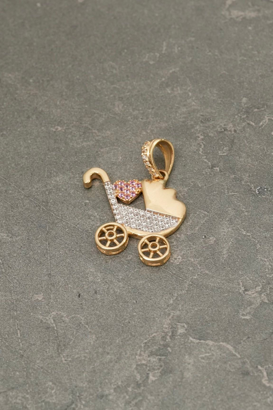 Dije coche de bebe con swarovski 2.85gr / Largo 2.5cm — Oro Amarillo