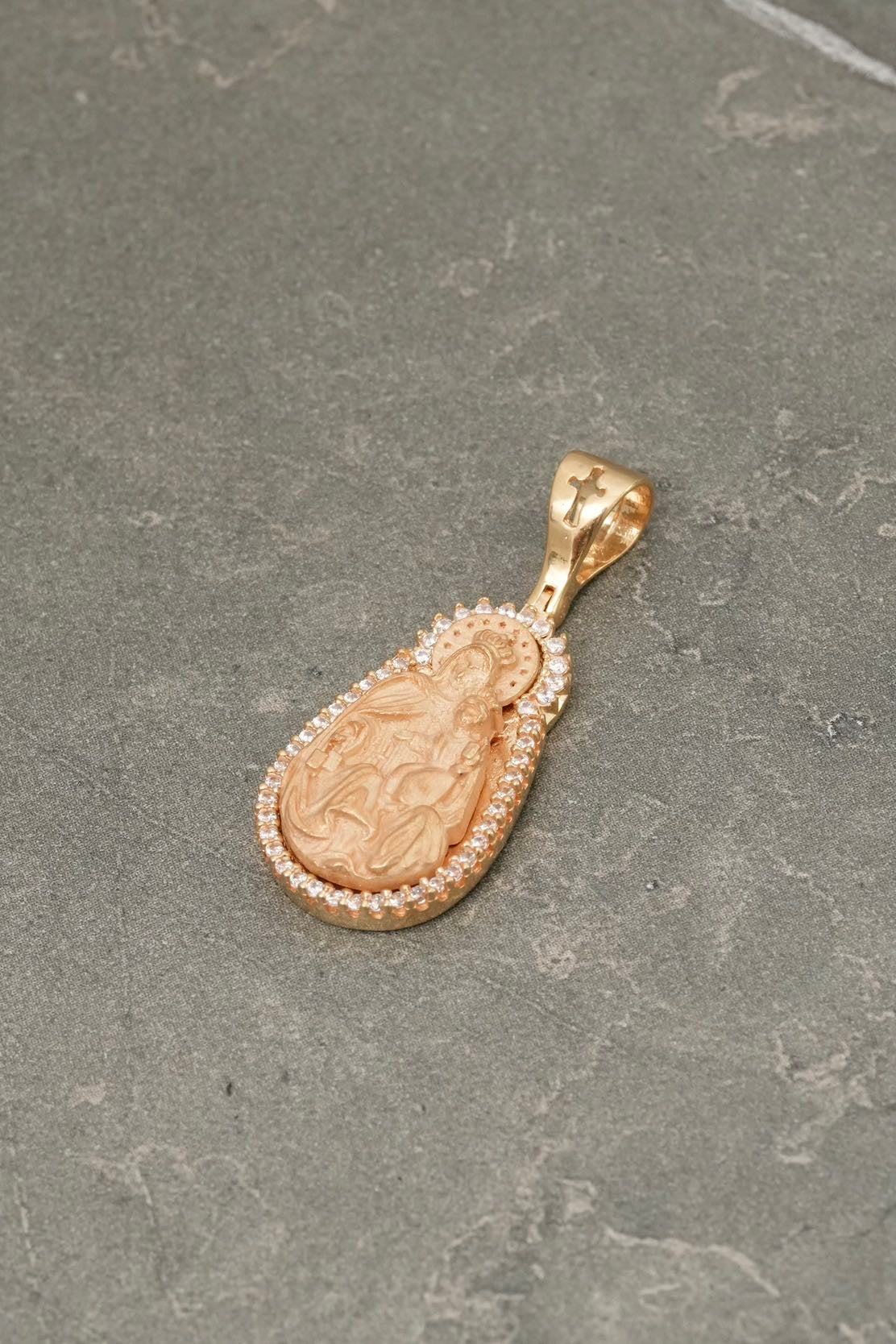 Dije virgen del carmen con swarovski blanco 5.85gr / Largo 3cm — Oro Amarillo