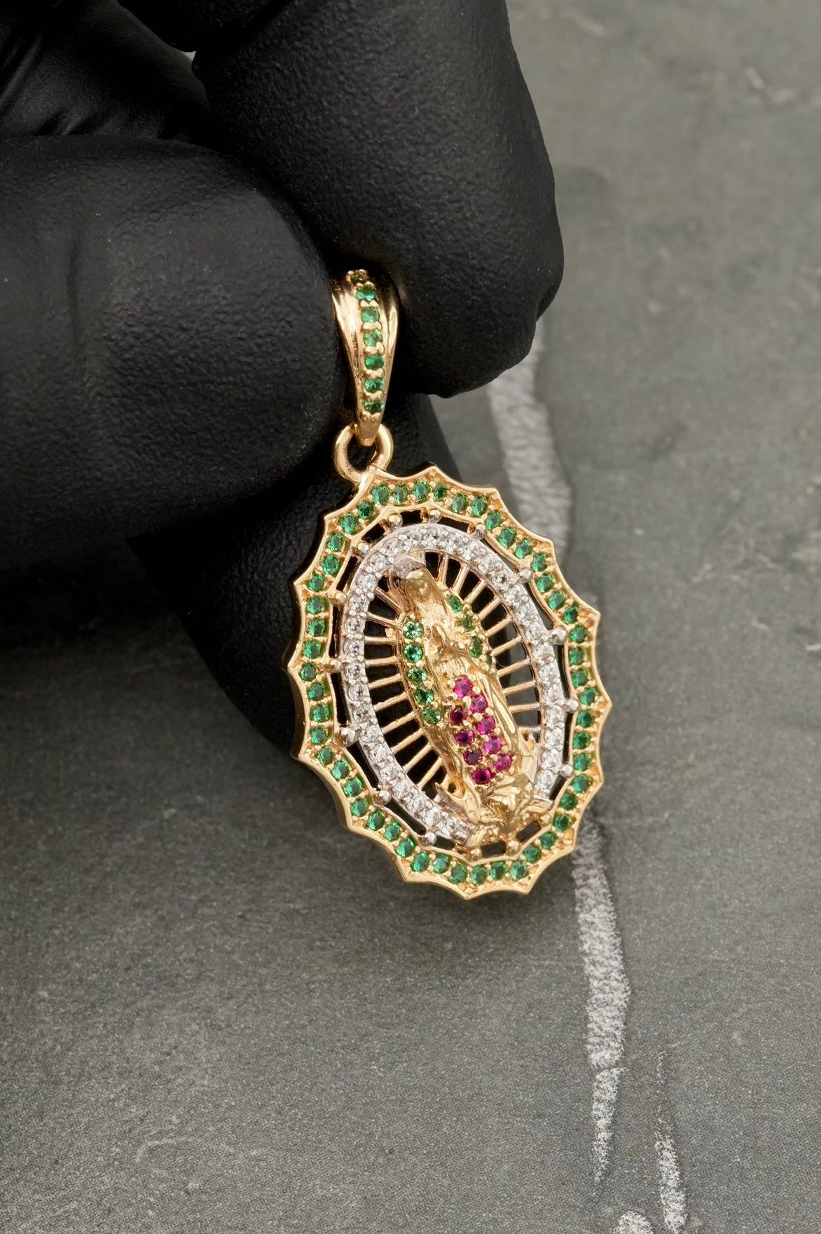 Dije virgen de guadalupe con swarovski 4gr / Largo 3.4cm / Oro Amarillo Nac B