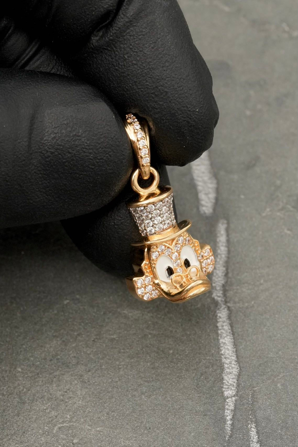 Dije tio rico con swarovski blanco 4.75gr / Largo 2.5cm — Oro Amarillo
