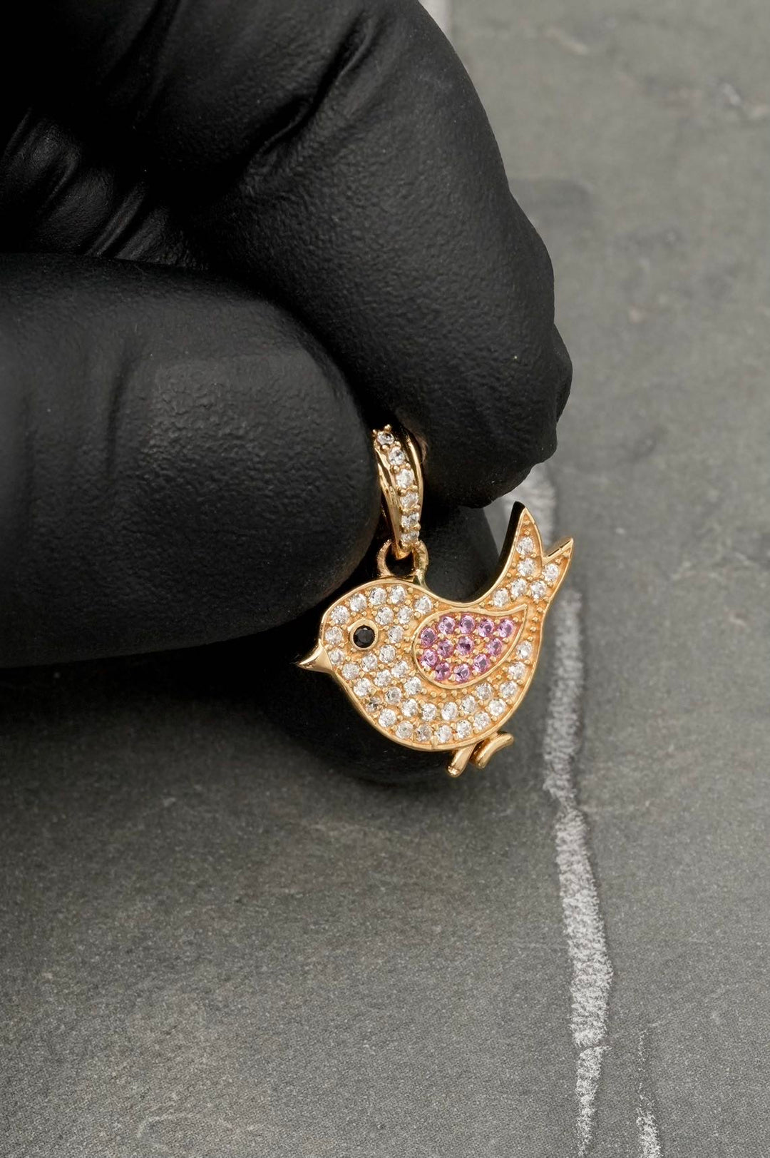 Dije pajaro con swarovski rosado y blanco 1.75gr / Largo 2cm — Oro Amarillo