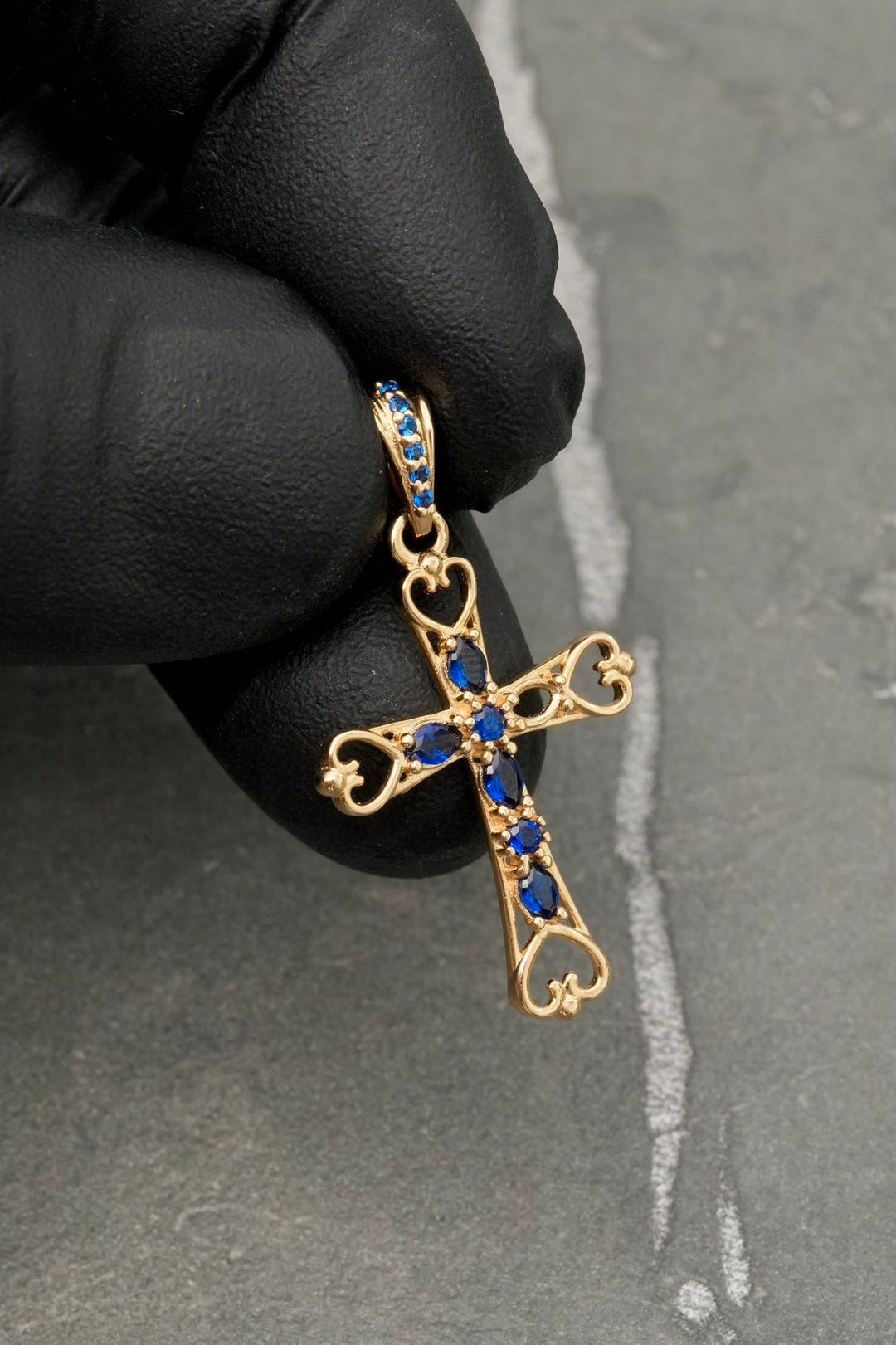 Dije cruz con swarovski azul 1.7gr / Largo 3.2cm — Oro Amarillo