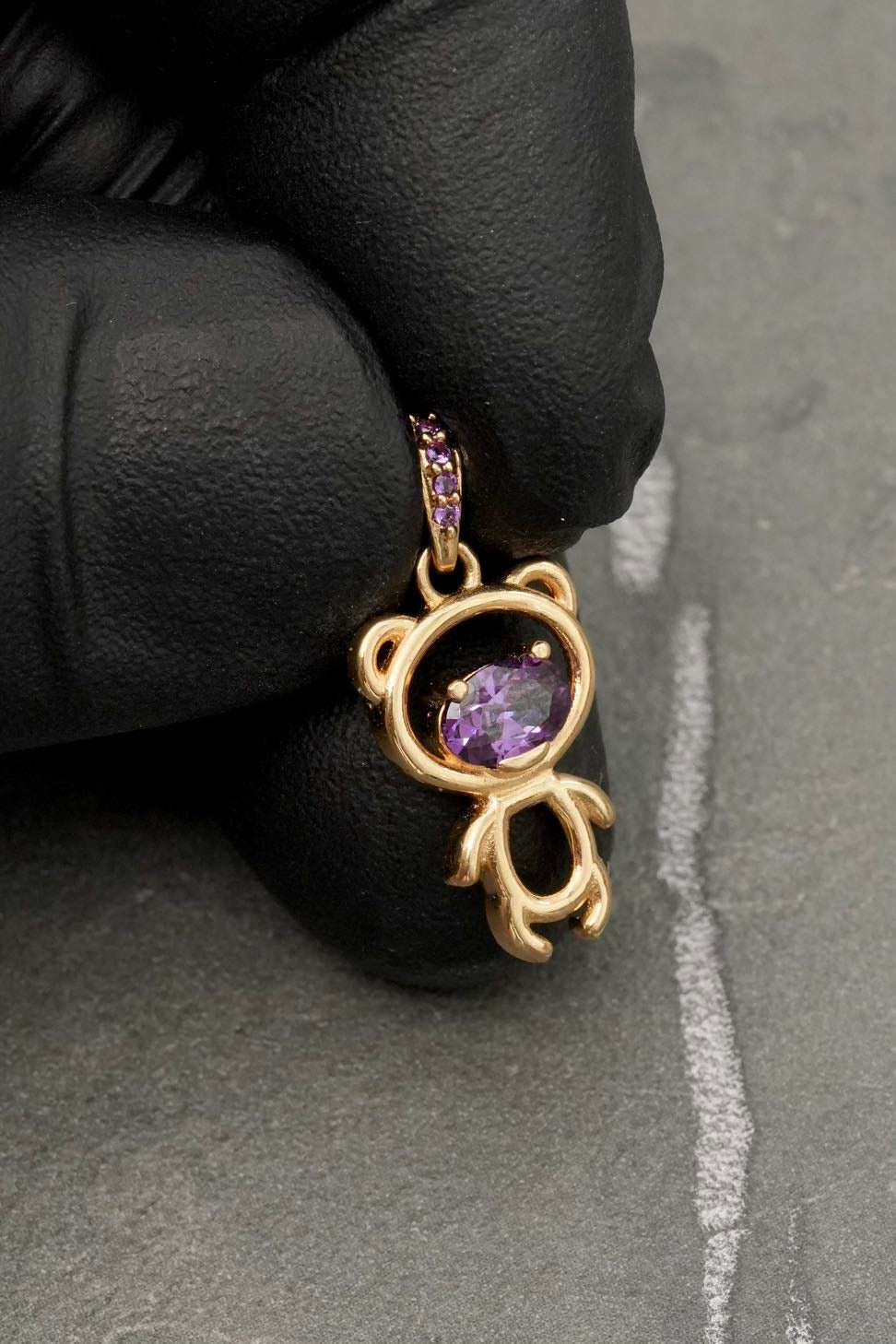 Dije oso con swarovski morado 1.8gr / Largo 2.2cm — Oro Amarillo