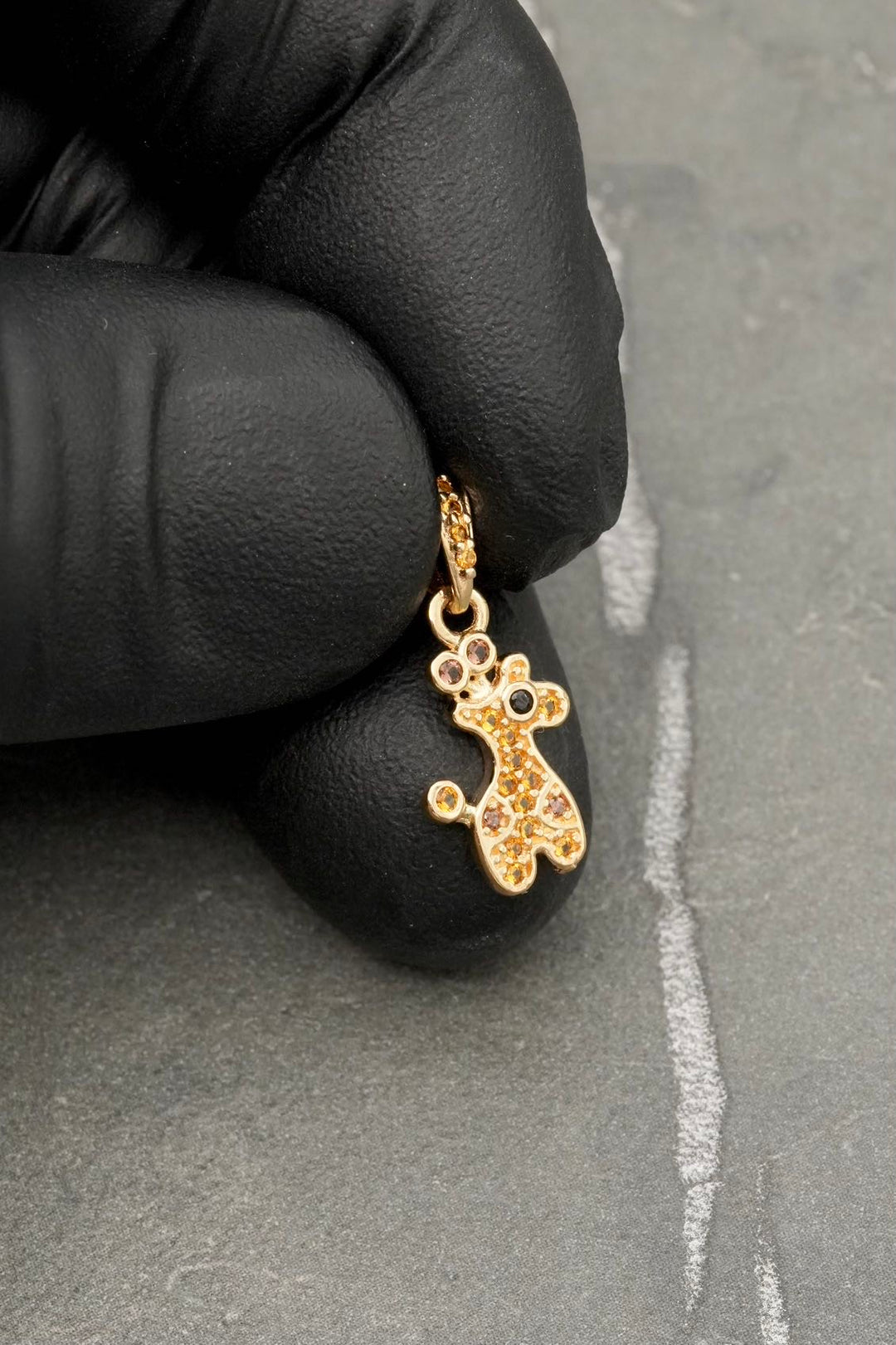 Dije jirafa con swarovski amarillo 1.1gr / Largo 1.9cm — Oro Amarillo