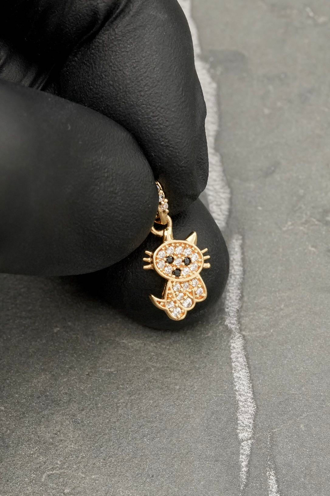 Dije de gato con swarovski blanco 1.05gr / Largo 1.8cm — Oro Amarillo