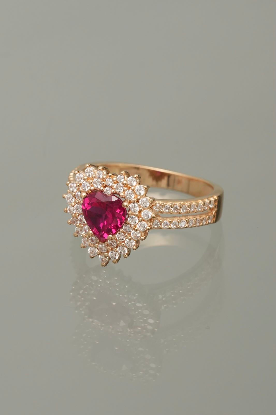 Anillo corazon con swarovski fucsia y blanco 4.1gr / TALLA 6 1/2 / Oro Amarillo Nac P