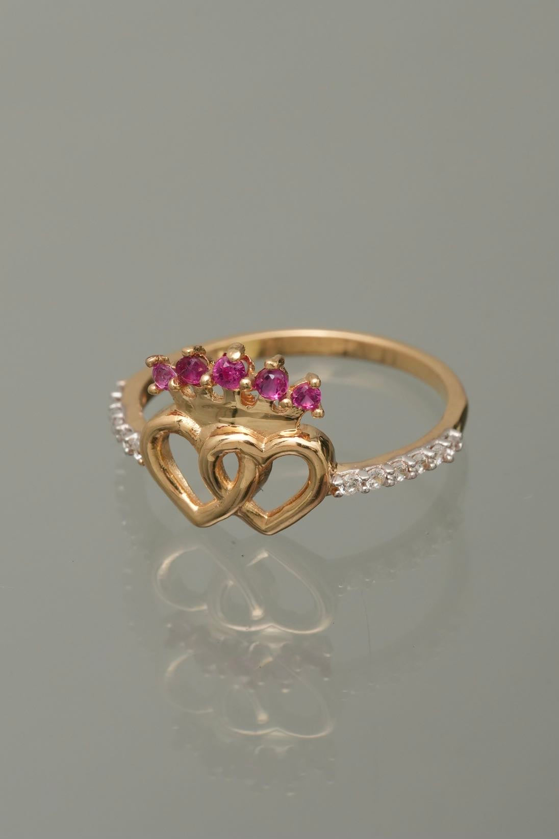 Anillo corazones con swarovski blanco y fucsia 2.1gr / TALLA 6 1/2 / Oro Amarillo Nac M