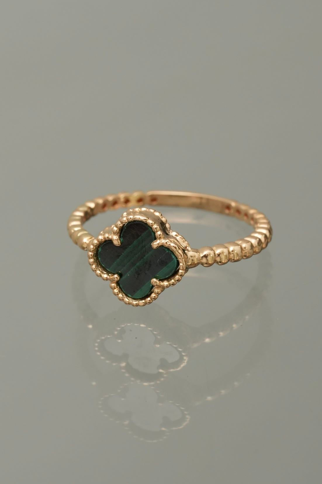 Anillo lucky clover piedra verde 2.2gr / TALLA 6 1/2 / Oro Amarillo Nac M