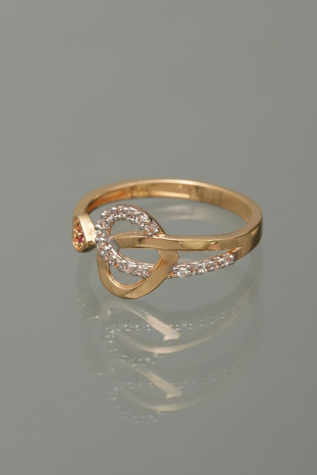 Anillo corazon con swarovski fucsia y blanco 2.1gr / TALLA 5 3/4 / Oro Amarillo Nac M