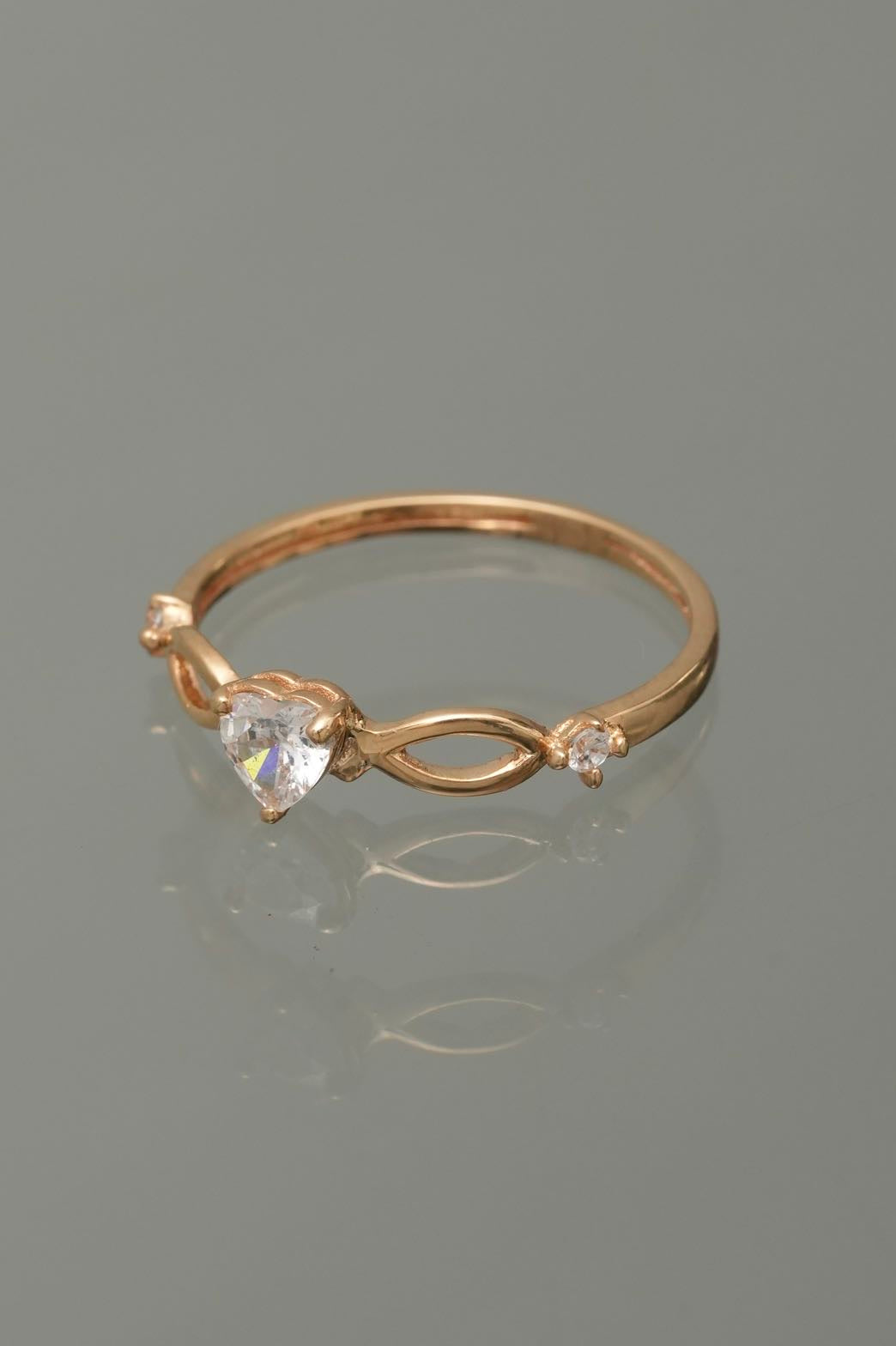 Solitario corazon con swarovski blanco 1.2gr / TALLA 6 1/2 / Oro Amarillo Nac B