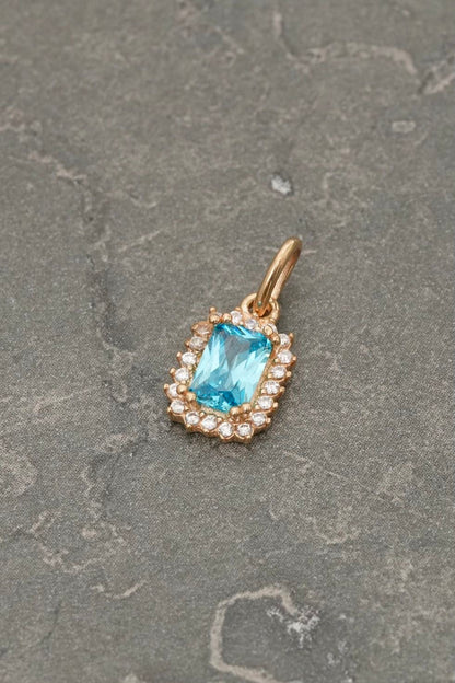 Dije con swarovski azul y blanco 0.9gr / Largo 1.5cm — Oro Amarillo