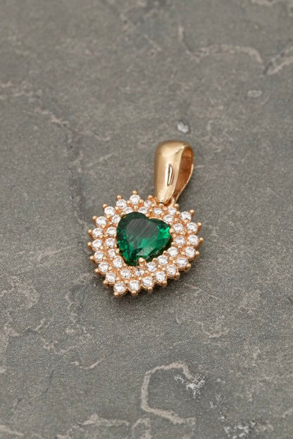 Dije de corazon con swarovski verde y blanco 2.4gr / Largo 2.0cm — Oro Amarillo