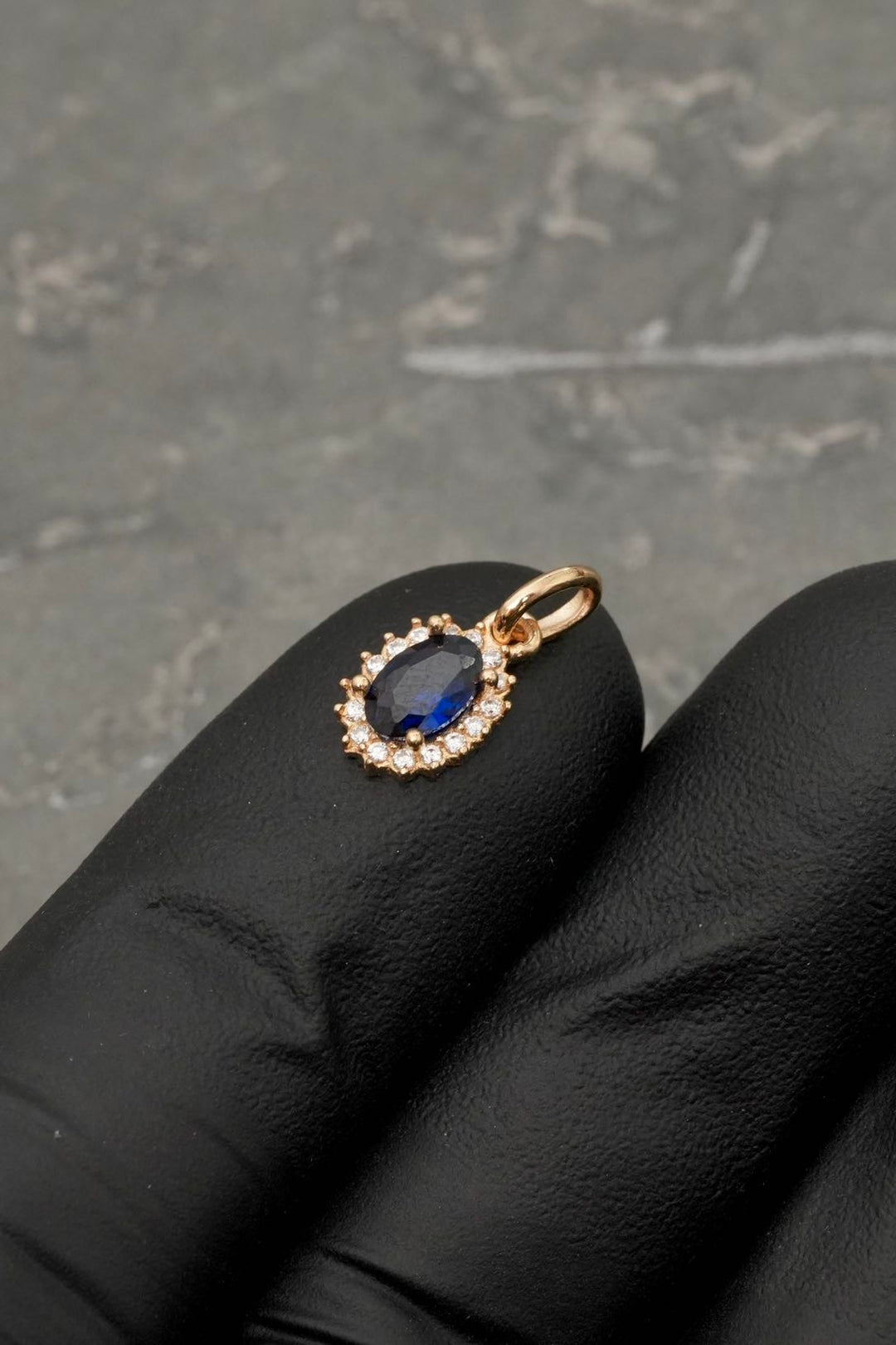 Dije con swarovski azul y blanco 0.6gr / Largo 1.5cm — Oro Amarillo