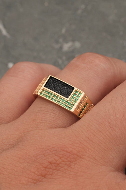 Anillo con swarovski verde y blanco 6.9gr / TALLA 11 / Oro Amarillo Nac B