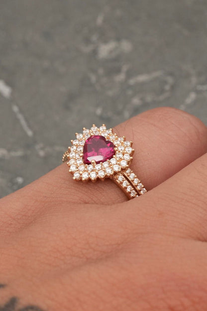 Anillo corazon con swarovski fucsia y blanco 4.1gr / TALLA 6 1/2 / Oro Amarillo Nac P
