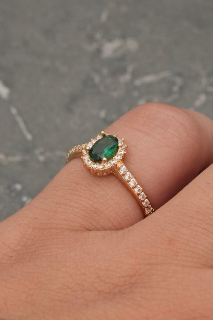 Solitario con swarovski verde y blanco 2.2gr / TALLA 6 1/2 / Oro Amarillo Nac B