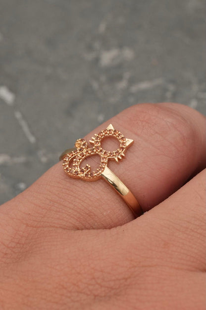 Anillo gato con swarovski cafe 1.75gr / TALLA 6 1/4 / Oro Amarillo Nac M