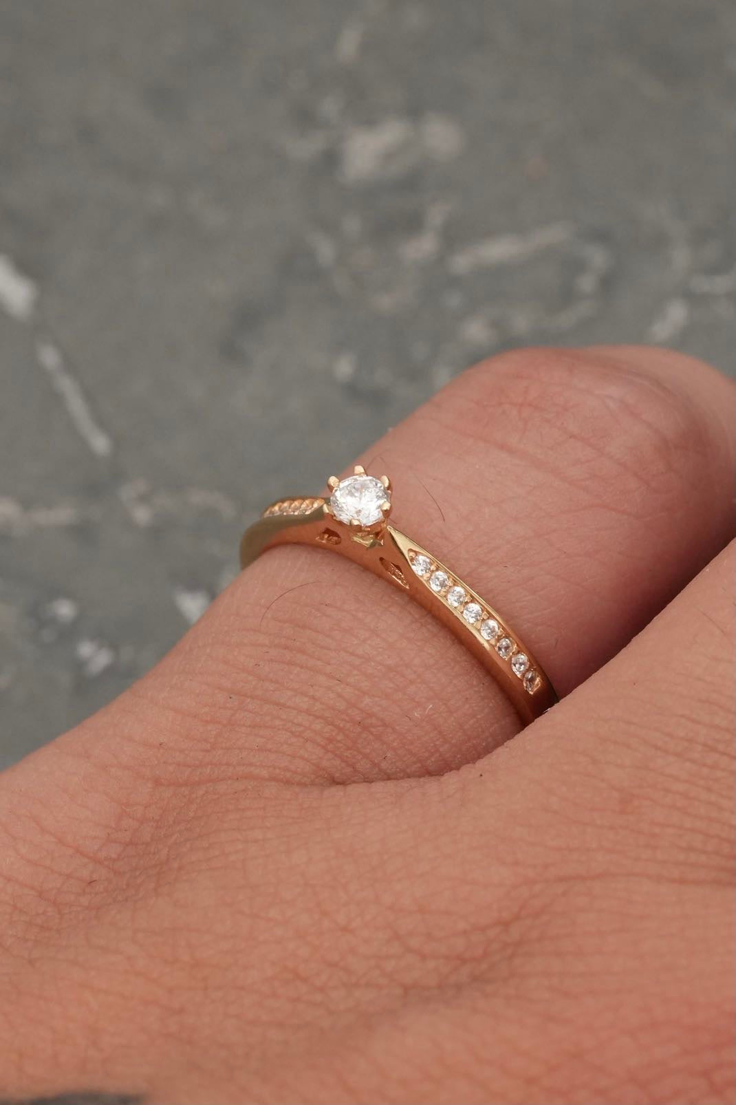 Solitario con swarovski blanco 1.8gr / TALLA 7 1/4 / Oro Amarillo Nac B