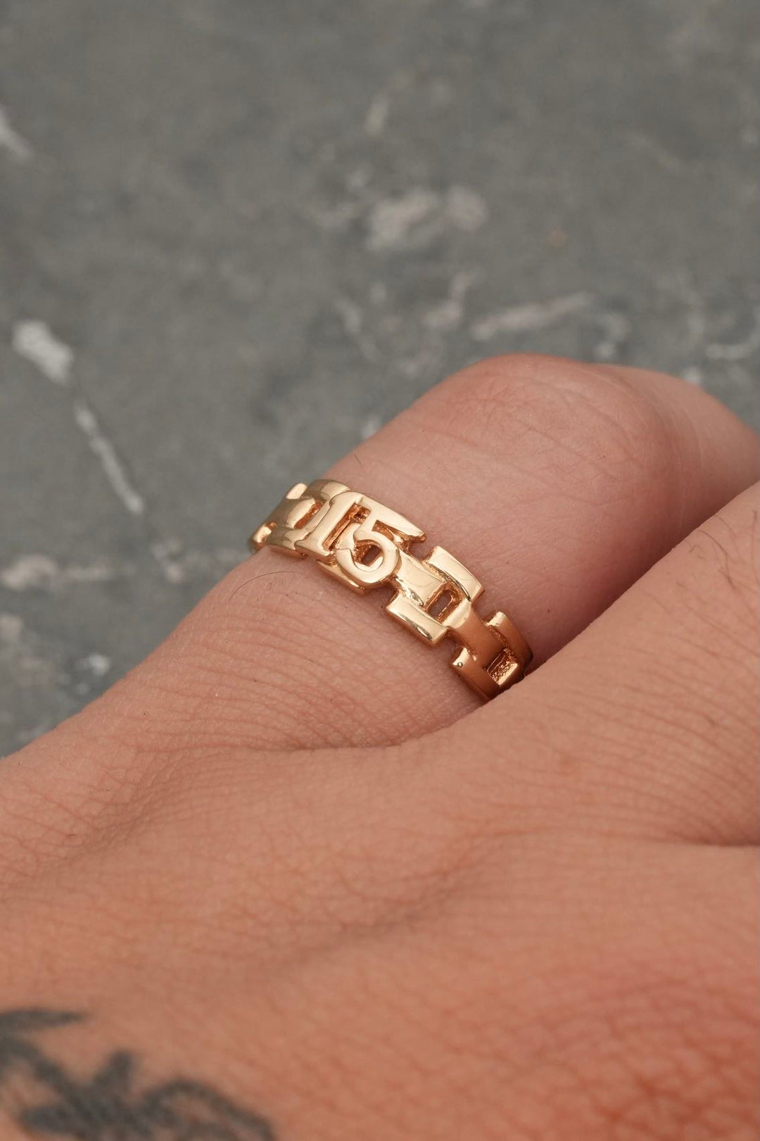 Anillo 15s 2.3gr / Talla 6 1/2 — Oro Amarillo
