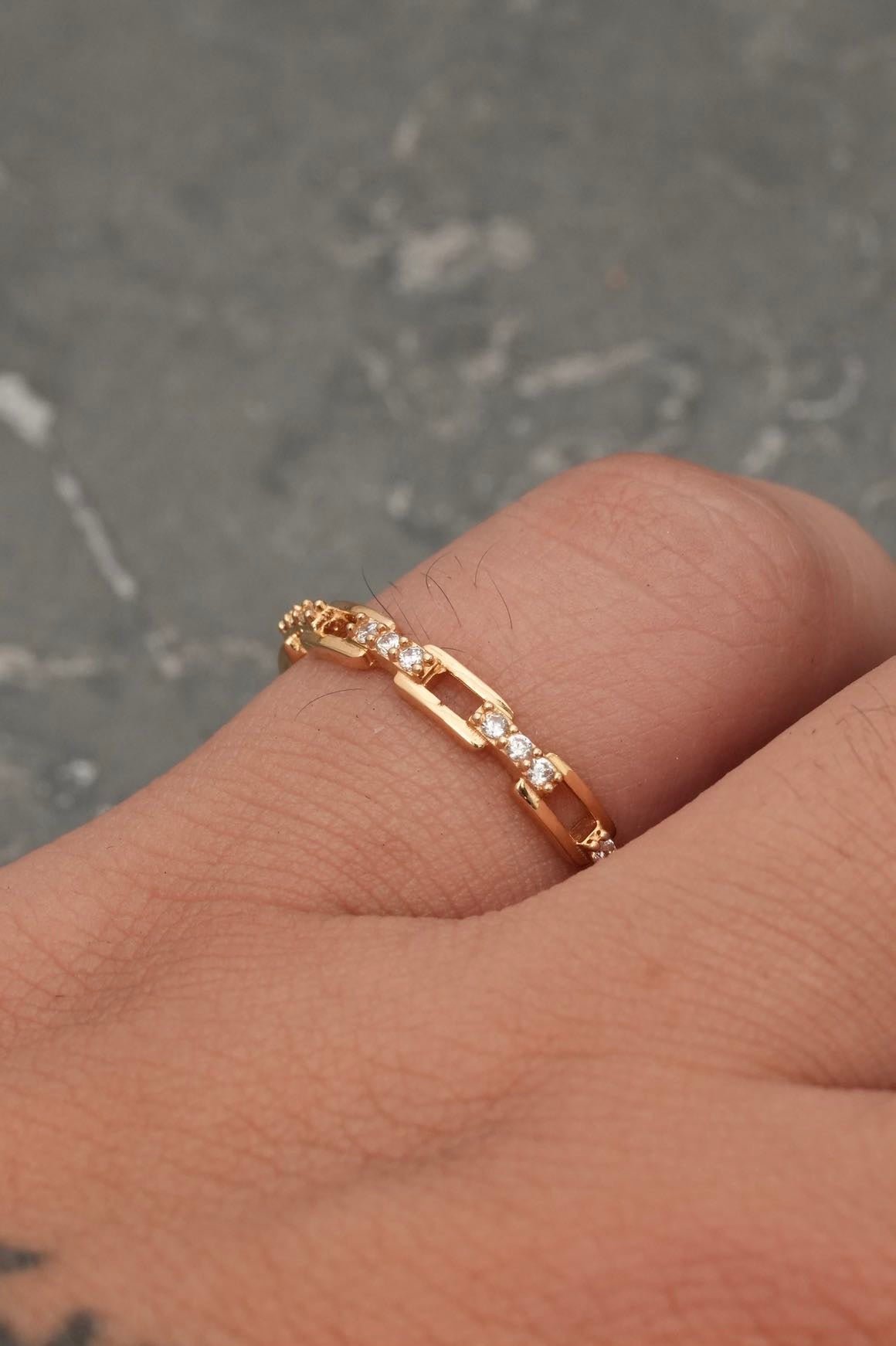 Anillo con swarovski blanco 1.9gr / TALLA 7 3/4 / Oro Amarillo Nac M